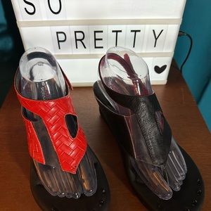 Modzori reversible sandal.  Two pairs of shoes in one. Vivid red / black